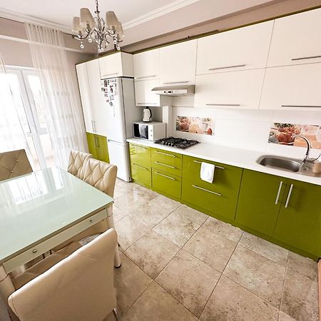 צ'יסינאו Bright & Quiet 2Room Apartment In City Center מראה חיצוני תמונה